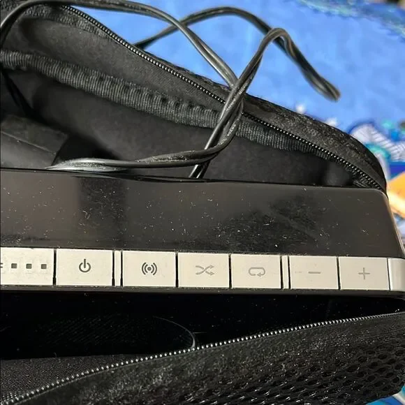 Logitech unit plus remote plus power plus bag to carry it in - Picture 2 of 9